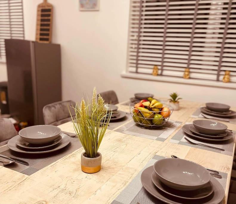 Luxury Suite 3 Bed Apartment Sleeps 6-8 Blackpool Dış mekan fotoğraf